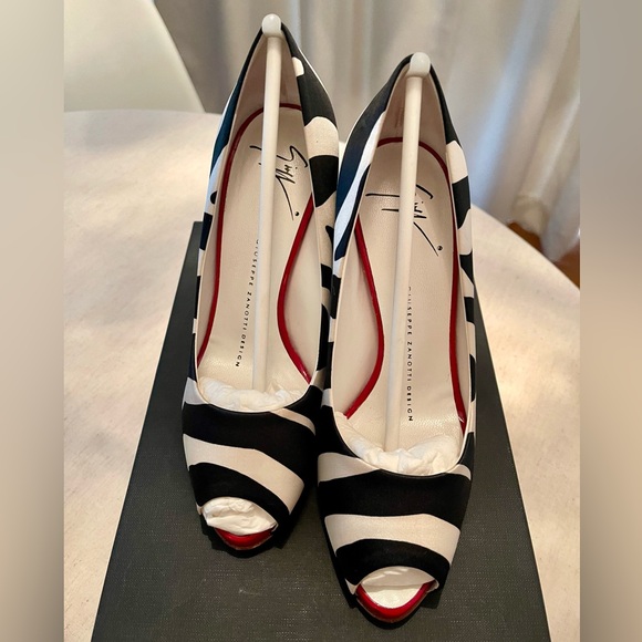 Giuseppe Zanotti Zebra Pump Heel - Picture 2 of 3